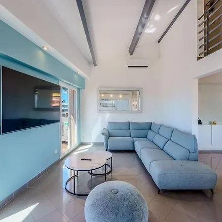Apartment Duplex Front De